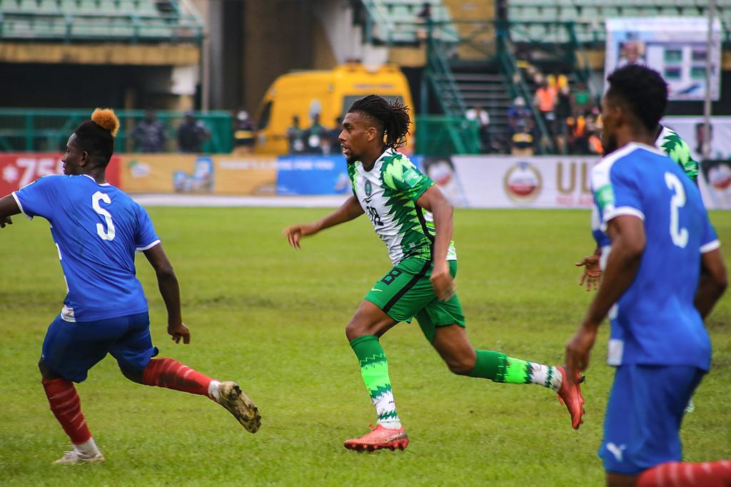 pundit-tag-alex-iwobi-as-expensive-flop,-not-good-enough-for-everton