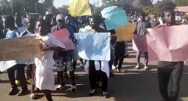 protesters-storm-plateau-assembly-complex-over-impeachment-crisis