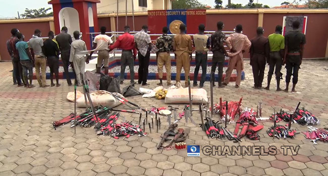 amotekun-operatives-intercept-bus-with-18-suspected-bandits,-weapons-in-ondo