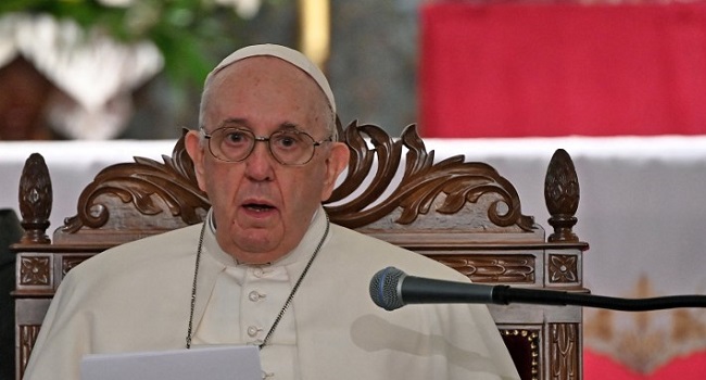 pope-ends-visit-to-greece-focused-on-the-plight-of-migrants