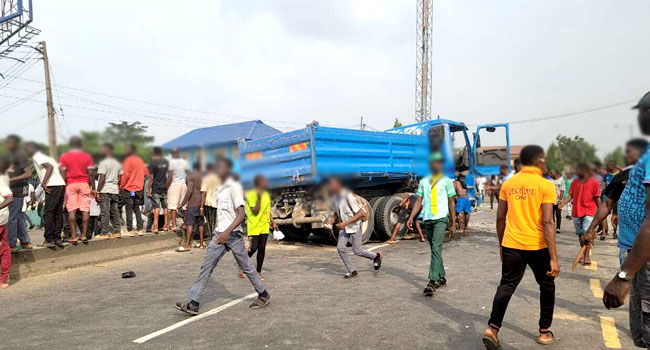 tension-builds-at-ojodu-day-after-trailer-killed-several-schoolchildren