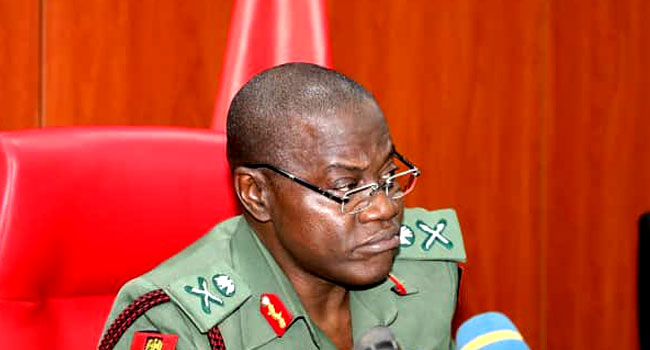 armed-forces-remembrance-day:-coas-felicitates-with-officers,-soldiers-and-families