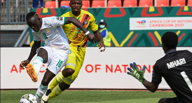 afcon-2021:-mane’s-late-penalty-gives-senegal-win-over-zimbabwe