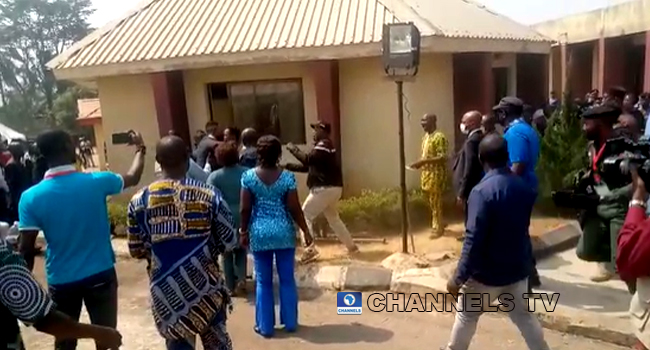 video:-drama-as-ekiti-pdp-chieftains-exchange-blows-over-delegate-list